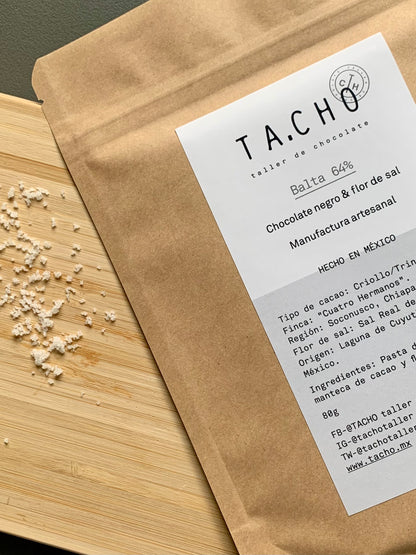 Empaque de chocolate artesanal TA.CHO Balta 64% elaborado con cacao mexicano y combinado con flor de sal de Colima