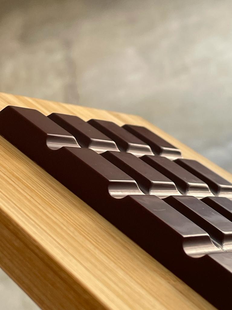 Tableta de chocolate artesanal TA.CHO elaborada con cacao mexicano y combinada con flor de sal de Colima
