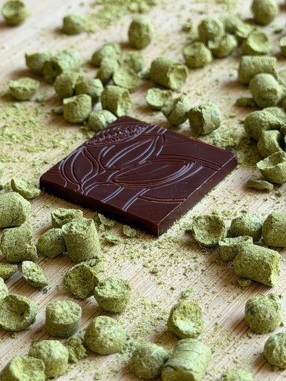 Tableta  64% & lúpulo hecha con cacao mexicano Bean to Bar TA.CHO taller de chocolate