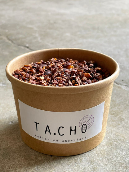 Nibs de cacao o trocitos de cacao tostado de TA.CHO taller de chocolate. Alimento, topping, snack energético. Ban to Bar. Cacao mexicano. Packaging.
